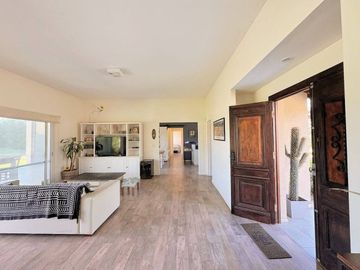 VENTA CASA EXCLUSIVO BARRIO LA ARBOLADA 5 AMB