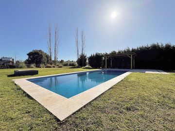 VENTA CASA EXCLUSIVO BARRIO LA ARBOLADA 5 AMB