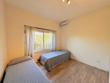 VENTA CASA EXCLUSIVO BARRIO LA ARBOLADA 5 AMB
