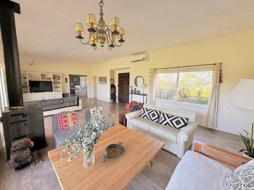 VENTA CASA EXCLUSIVO BARRIO LA ARBOLADA 5 AMB