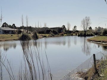 VENTA CASA EXCLUSIVO BARRIO LA ARBOLADA 5 AMB