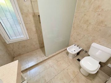 VENTA CASA EXCLUSIVO BARRIO LA ARBOLADA 5 AMB