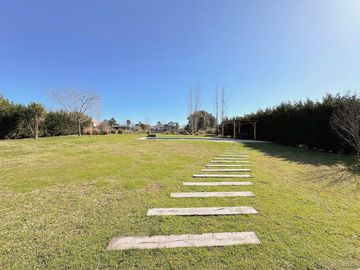 VENTA CASA EXCLUSIVO BARRIO LA ARBOLADA 5 AMB