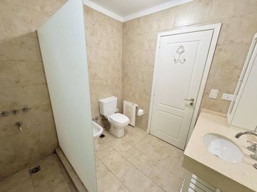 VENTA CASA EXCLUSIVO BARRIO LA ARBOLADA 5 AMB