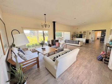 VENTA CASA EXCLUSIVO BARRIO LA ARBOLADA 5 AMB