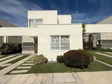 Casa en Venta en El Rincón 460