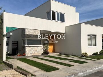Casa en Venta en El Rincón 460