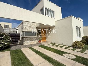 Casa en Venta en El Rincón 460