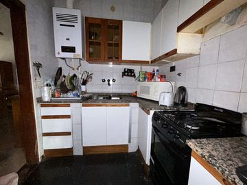 RETASADO VENTA CASA ALBERDI TRES DORMITORIOS PATIO