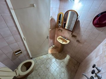 RETASADO VENTA CASA ALBERDI TRES DORMITORIOS PATIO