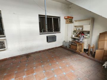 RETASADO VENTA CASA ALBERDI TRES DORMITORIOS PATIO