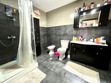 VENTA CASA MATHEU 4 AMB CON PILETA APTA CREDITO
