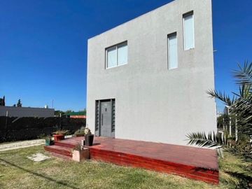 VENTA CASA MATHEU 4 AMB CON PILETA APTA CREDITO