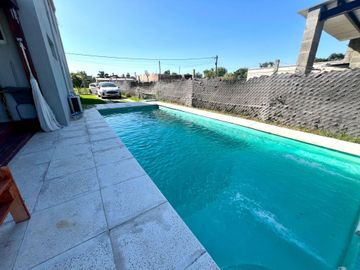 VENTA CASA MATHEU 4 AMB CON PILETA APTA CREDITO