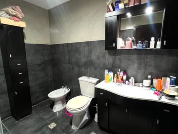VENTA CASA MATHEU 4 AMB CON PILETA APTA CREDITO