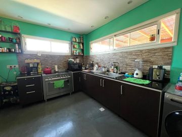 VENTA CASA MATHEU 4 AMB CON PILETA APTA CREDITO