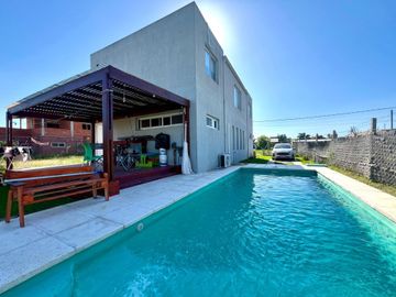 VENTA CASA MATHEU 4 AMB CON PILETA APTA CREDITO