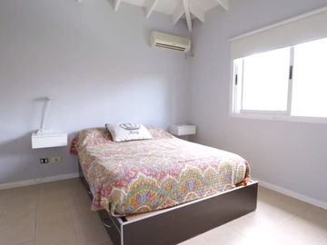 VENTA CASA 4 AMBIENTES-COUNTRY BANCO PROVINCIA