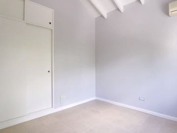 VENTA CASA 4 AMBIENTES-COUNTRY BANCO PROVINCIA