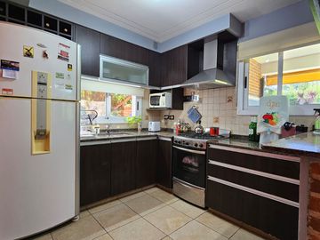 VENTA CASA 4 AMBIENTES-COUNTRY BANCO PROVINCIA