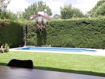 VENTA CASA 4 AMBIENTES-COUNTRY BANCO PROVINCIA