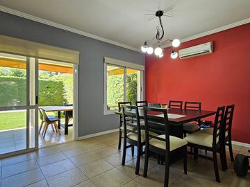 VENTA CASA 4 AMBIENTES-COUNTRY BANCO PROVINCIA