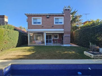 VENTA CASA 4 AMBIENTES-COUNTRY BANCO PROVINCIA