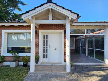 VENTA CASA 4 AMBIENTES-COUNTRY BANCO PROVINCIA