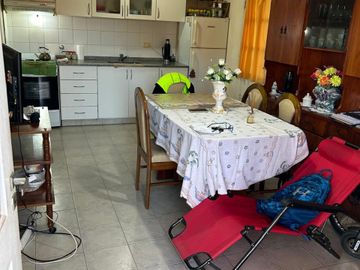 Vende Departamento en Planta Baja con cochera