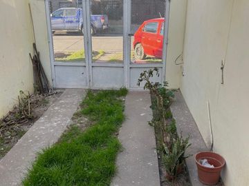 Vende Departamento en Planta Baja con cochera