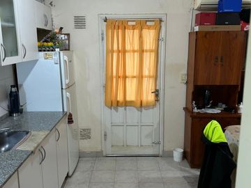 Vende Departamento en Planta Baja con cochera