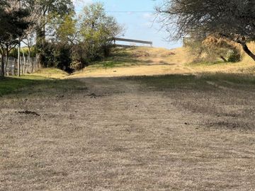 SE VENDE CASA QUINTA A REFACCIONAR A 100 M DEL RIO