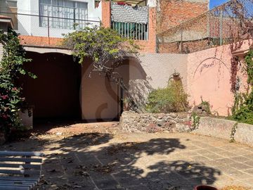 Casa uso de suelo en venta en Colonial Independencia Poniente