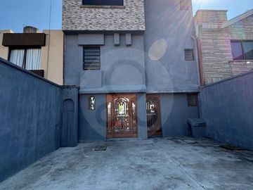 Casa en venta en Jardines del Alba