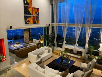 Venta de Hermosa Casa de Lujo en Las Palmas con Vista a la Ciudad