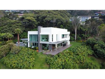 Venta de Hermosa Casa de Lujo en Las Palmas con Vista a la Ciudad