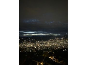 Venta de Hermosa Casa de Lujo en Las Palmas con Vista a la Ciudad