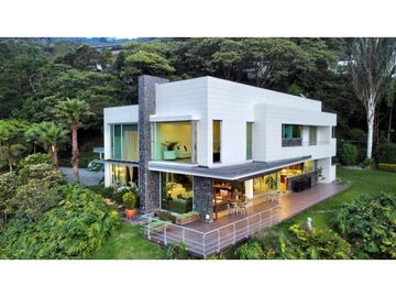 Venta de Hermosa Casa de Lujo en Las Palmas con Vista a la Ciudad