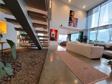 Venta de Hermosa Casa de Lujo en Las Palmas con Vista a la Ciudad