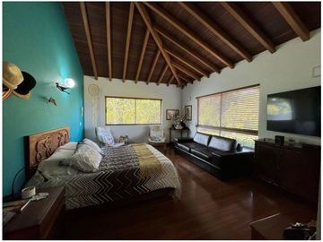 Venta de Hermosa Casa Campestre Cerca del Aeropuerto