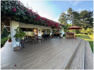 Venta de Hermosa Casa Campestre Cerca del Aeropuerto