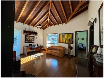 Venta de Hermosa Casa Campestre Cerca del Aeropuerto