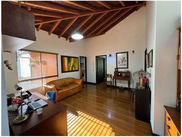 Venta de Hermosa Casa Campestre Cerca del Aeropuerto