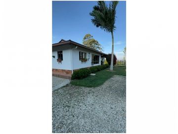Venta de Hermosa Casa Campestre Cerca del Aeropuerto