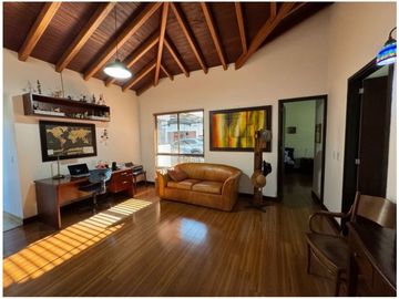 Venta de Hermosa Casa Campestre Cerca del Aeropuerto