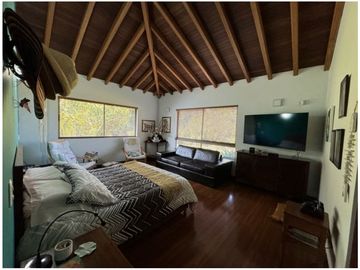 Venta de Hermosa Casa Campestre Cerca del Aeropuerto
