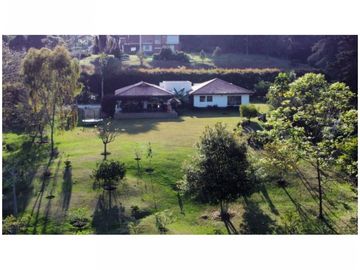 Venta de Hermosa Casa Campestre Cerca del Aeropuerto