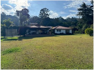Venta de Hermosa Casa Campestre Cerca del Aeropuerto