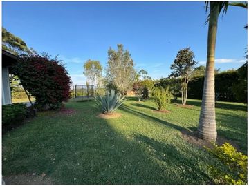 Venta de Hermosa Casa Campestre Cerca del Aeropuerto