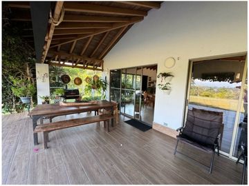 Venta de Hermosa Casa Campestre Cerca del Aeropuerto